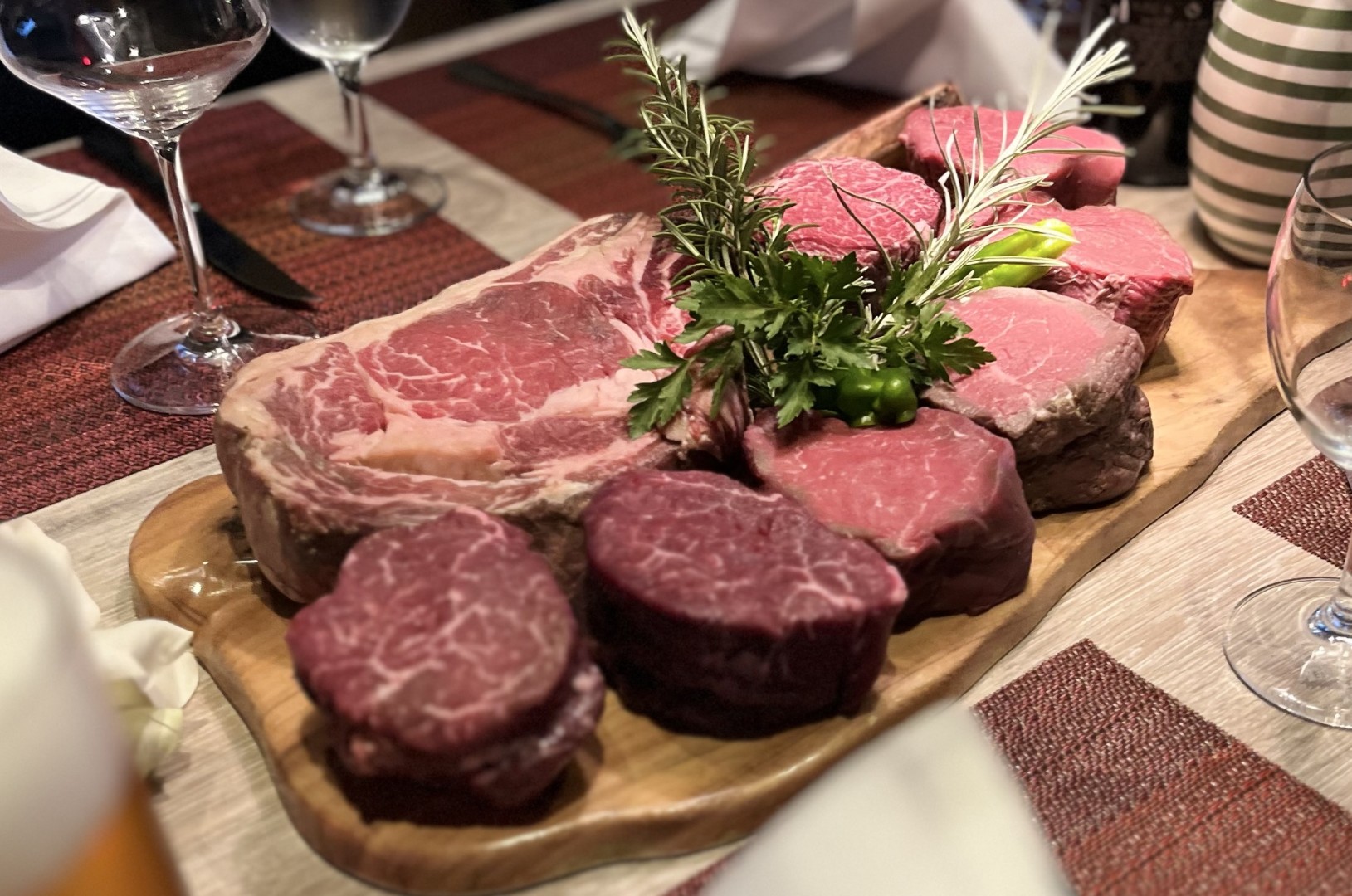 Zweites Steakgericht für das Geburtstagsgeschenk